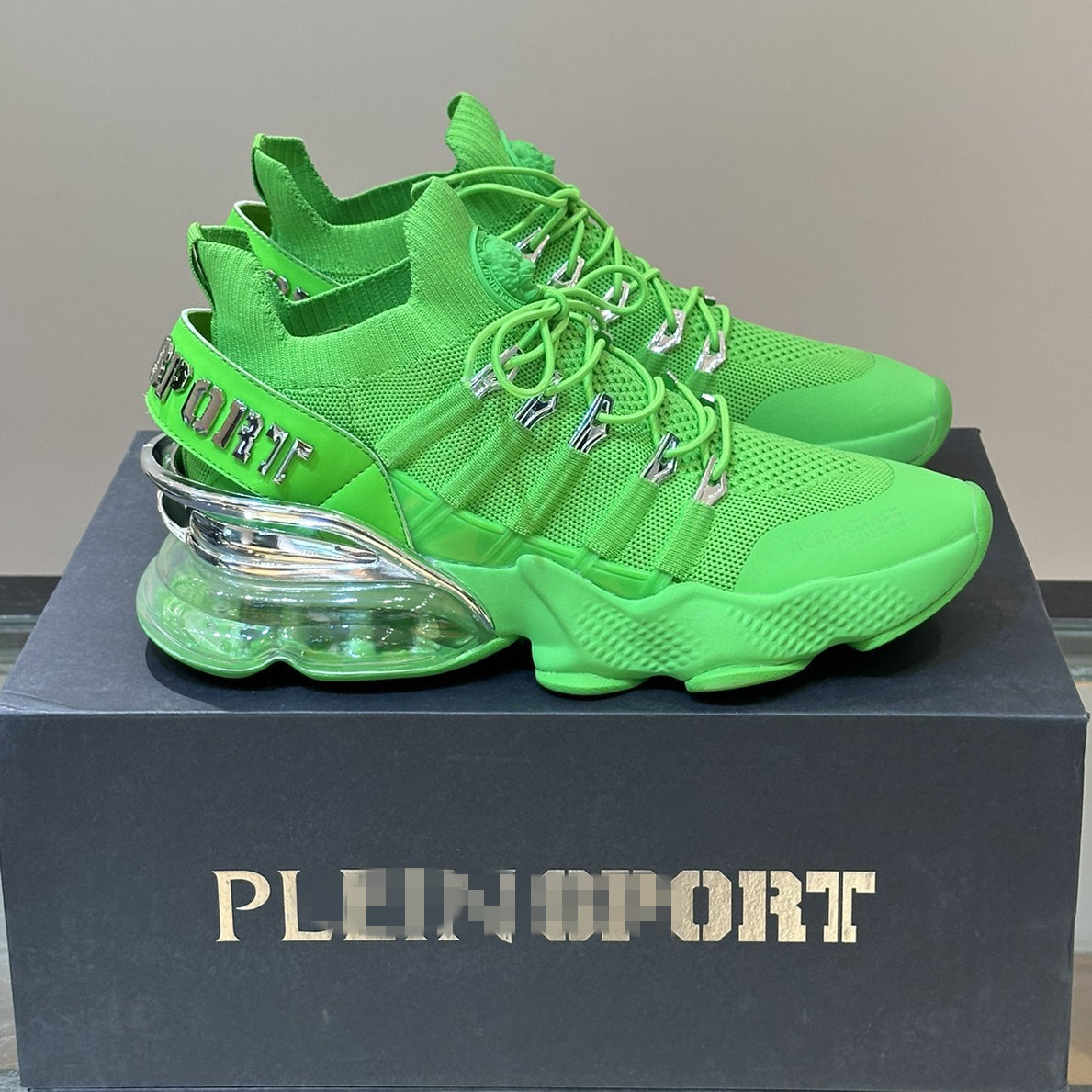 New-PP Flyknit sneakers